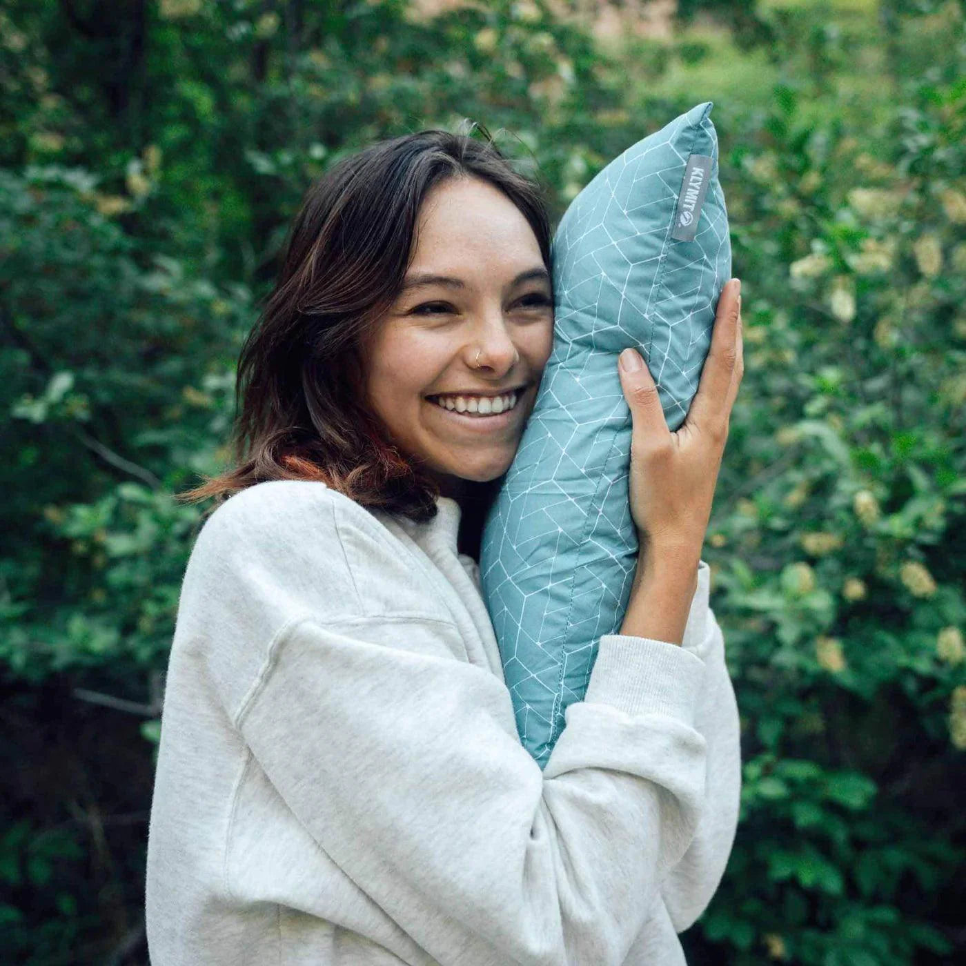 COAST™ TRAVEL PILLOW