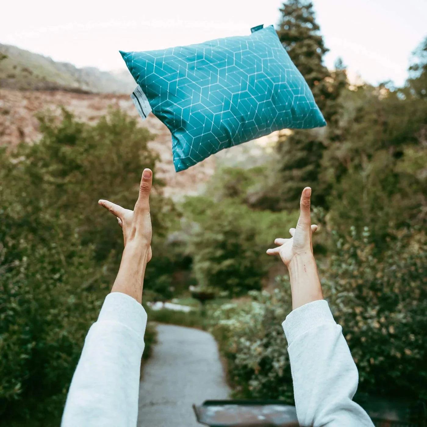 COAST™ TRAVEL PILLOW